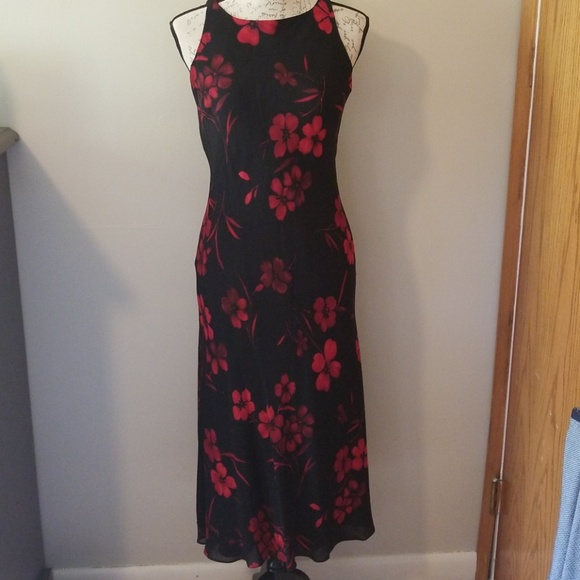 Jones New York Dresses & Skirts - Jones New York. Black/Red floral size 6 dress.